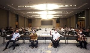 Keterangan foto : Menteri Perdagangan Muhammad Lutfi membuka sekaligus memberikan arahan dalam Rapat Koordinasi Nasional Stabilisasi Harga dan Ketersediaan Pasokan Barang Kebutuhan Pokok Menjelang Puasa dan Lebaran 2022/1443 H di Surabaya, Jawa Timur, Jumat (18/2/2022). (Foto: Kemendag)