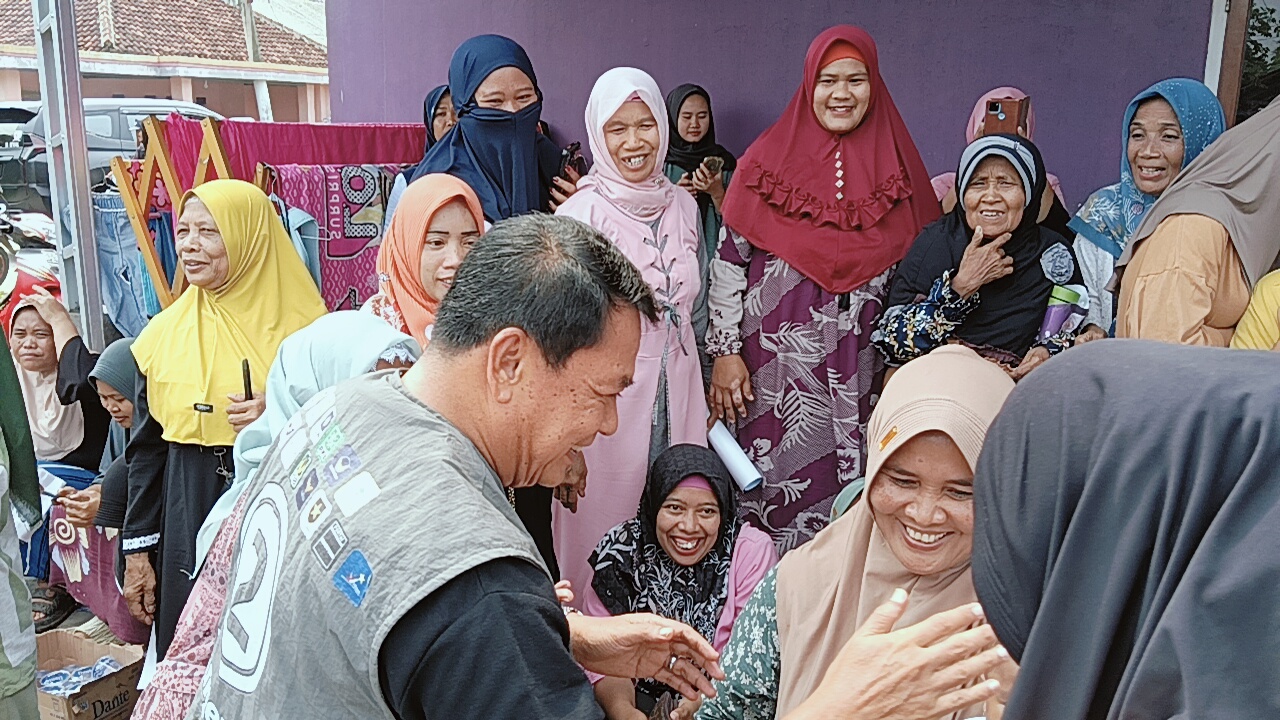 Calon Bupati Tangerang Maesyal Rasyid Saat Berdialog Dengan Warga Cikasungka.(Ist)