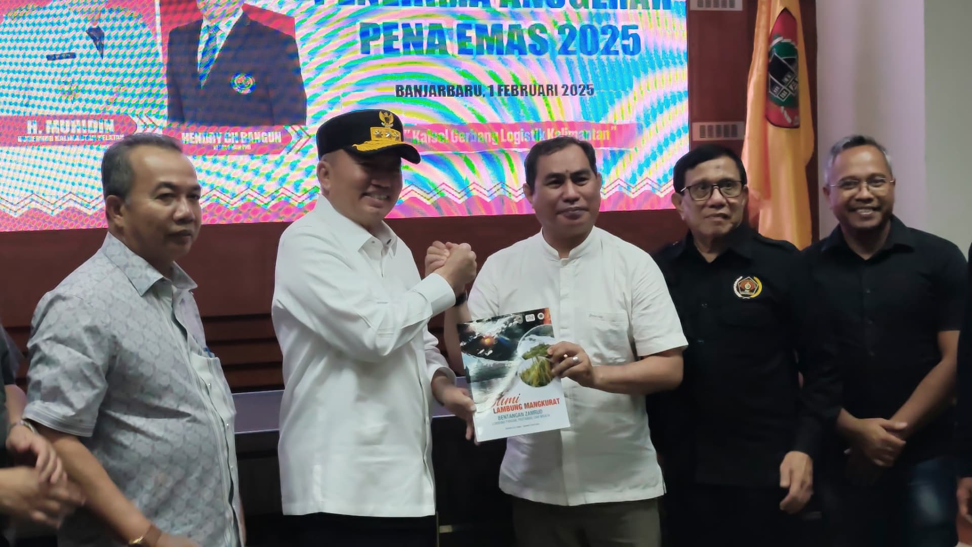 Ketua PWI Pusat Hendry CH Bangun dan Panitia HPN 2025 saat audensi dengan Gubernur Kalsel, H Muhidin di Banjarbaru, Sabtu (1/2/2025). (Ist)