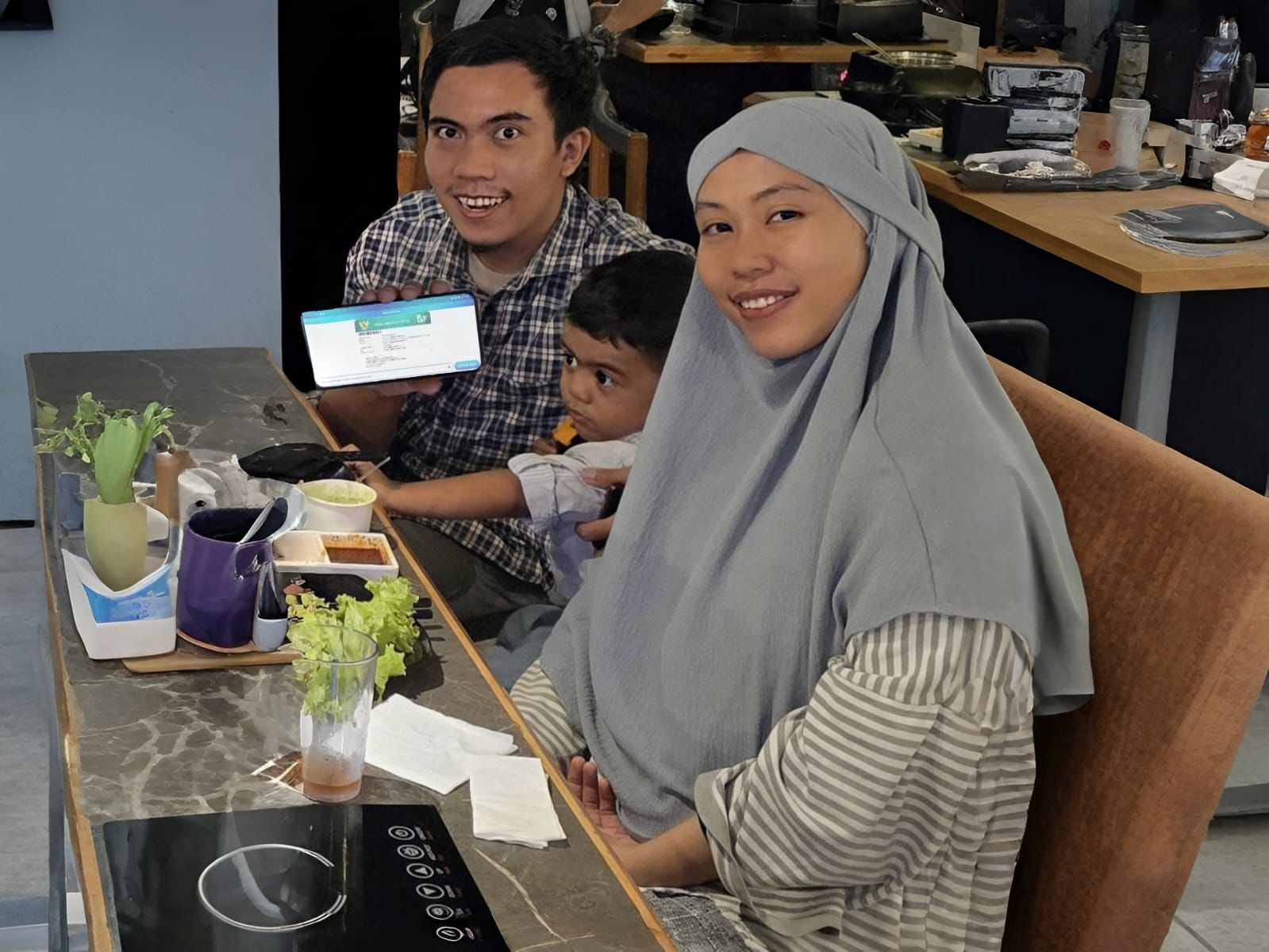 Nur Rohman Adi Putra (28) sangat terbantu oleh program JKN saat isterinya melahirkan secara Caesar Eracs. (Ist)