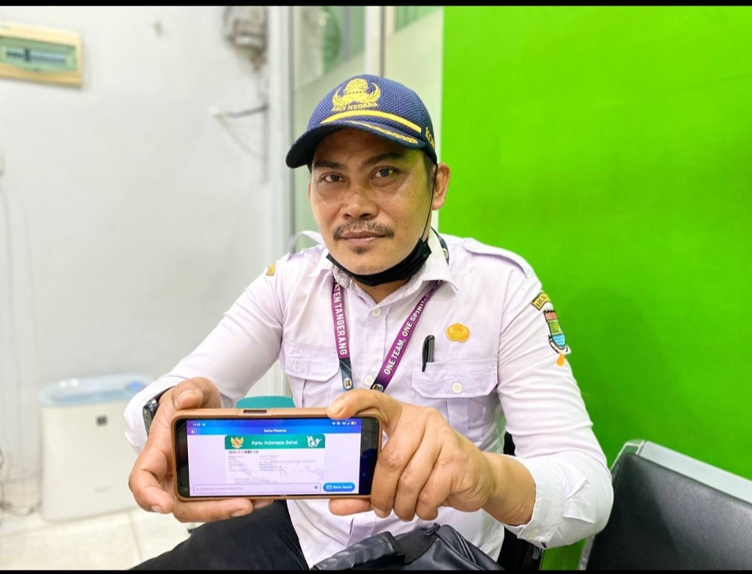 Suhendar (50), warga Solear Kabupaten Tangerang yang terus menjaga keaktifan kepesertaan JKN dirinya dan keluarga. (Ist)